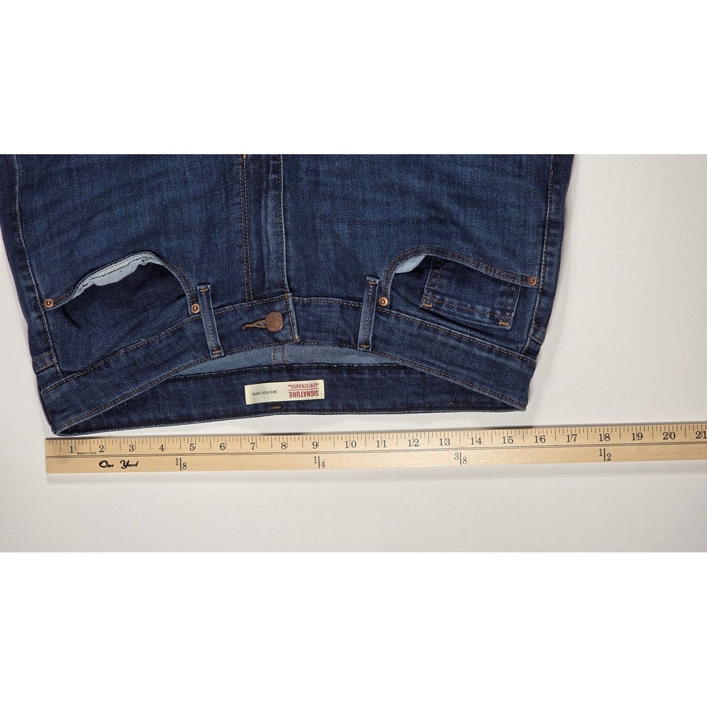 Signature by Levi Strauss Womens Mid-Rise Capri Jeans Dark Wash Blue Denim Crop - Picture 4 of 9